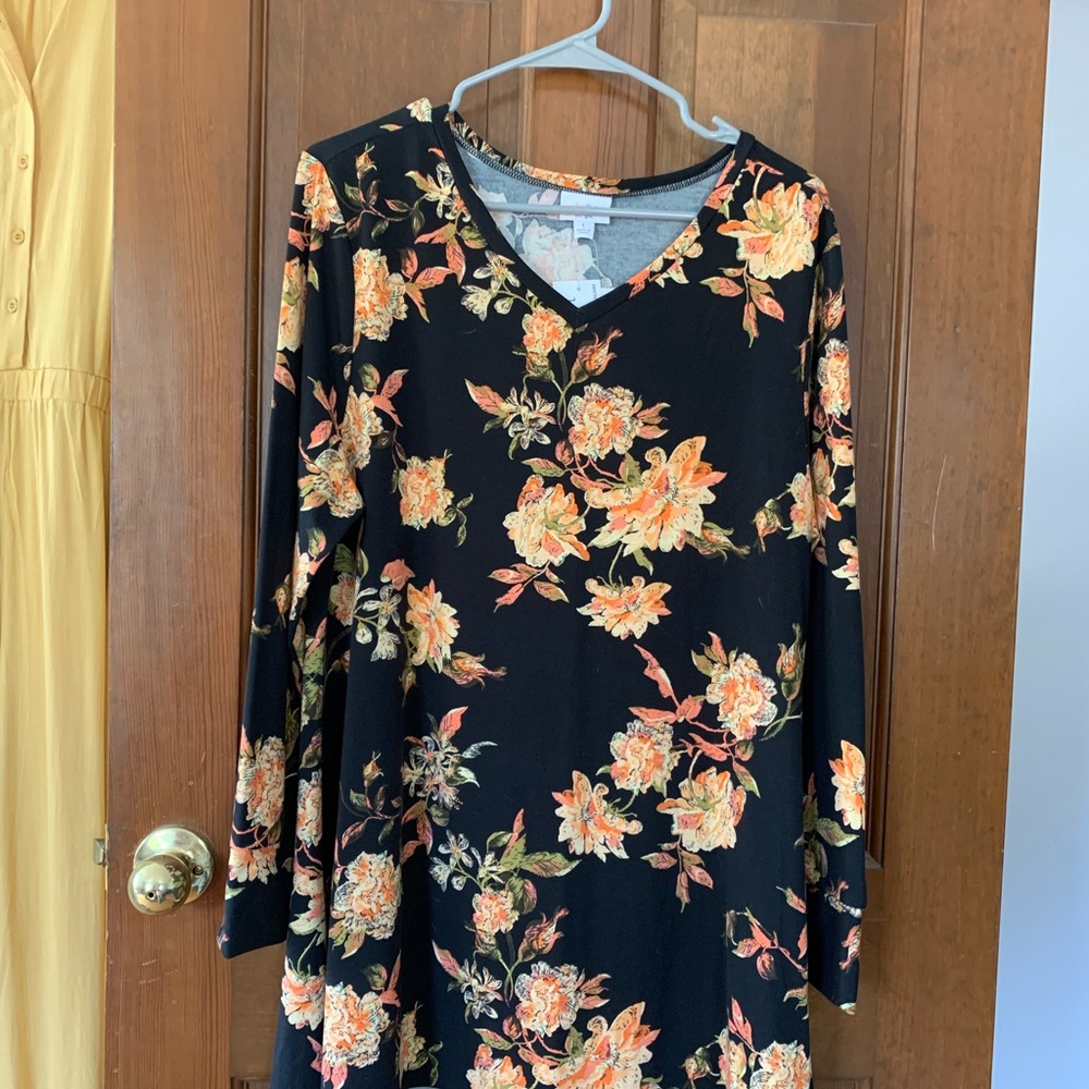 LuLaRoe Floral Elizabeth Top.  Size L